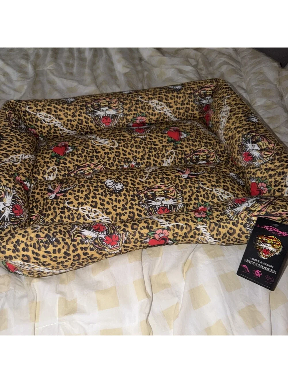 Ed Hardy Pet Cuddler Soft And Plush 28 X 22 X 7“ NWT ￼